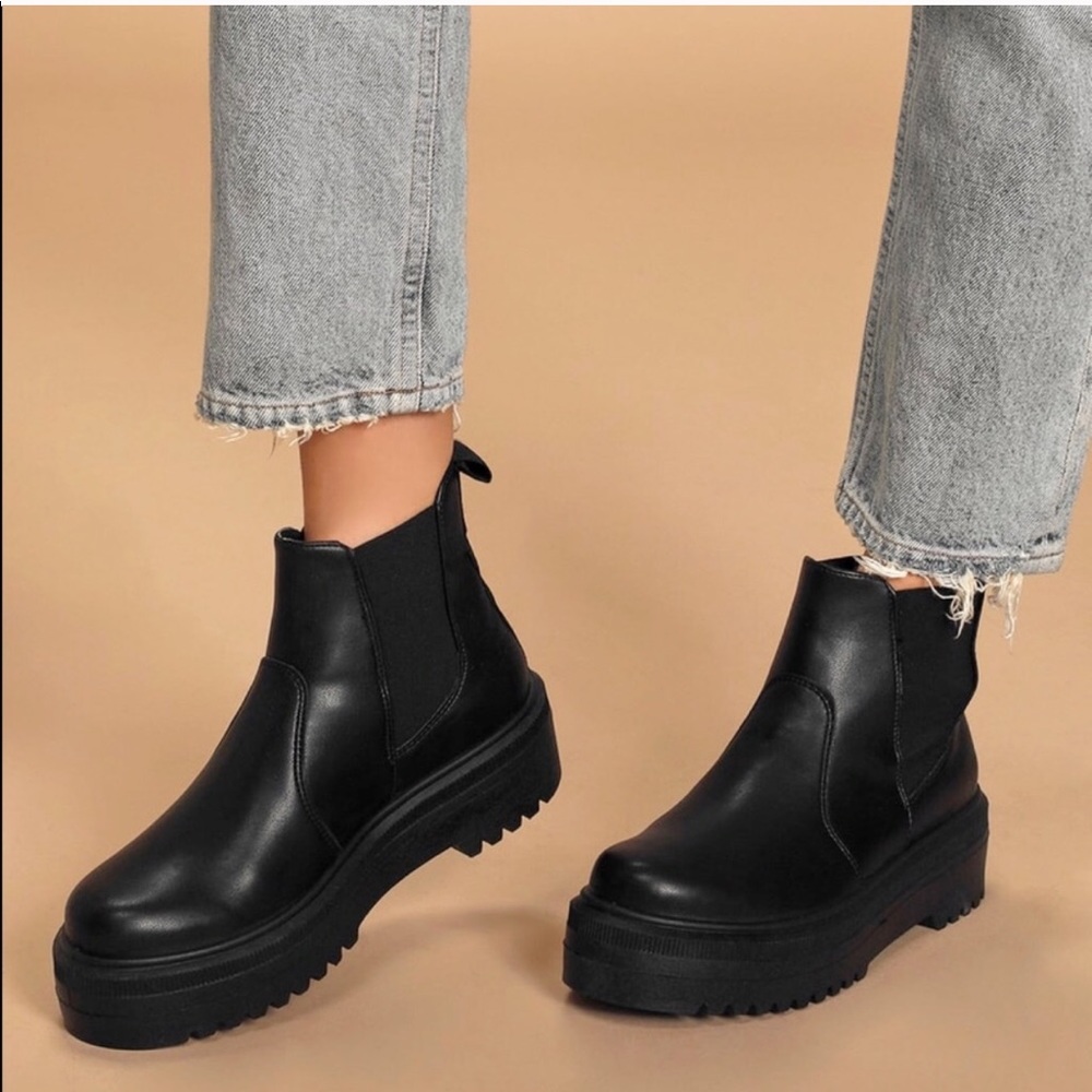 Steve Madden Yardley Booties in Black